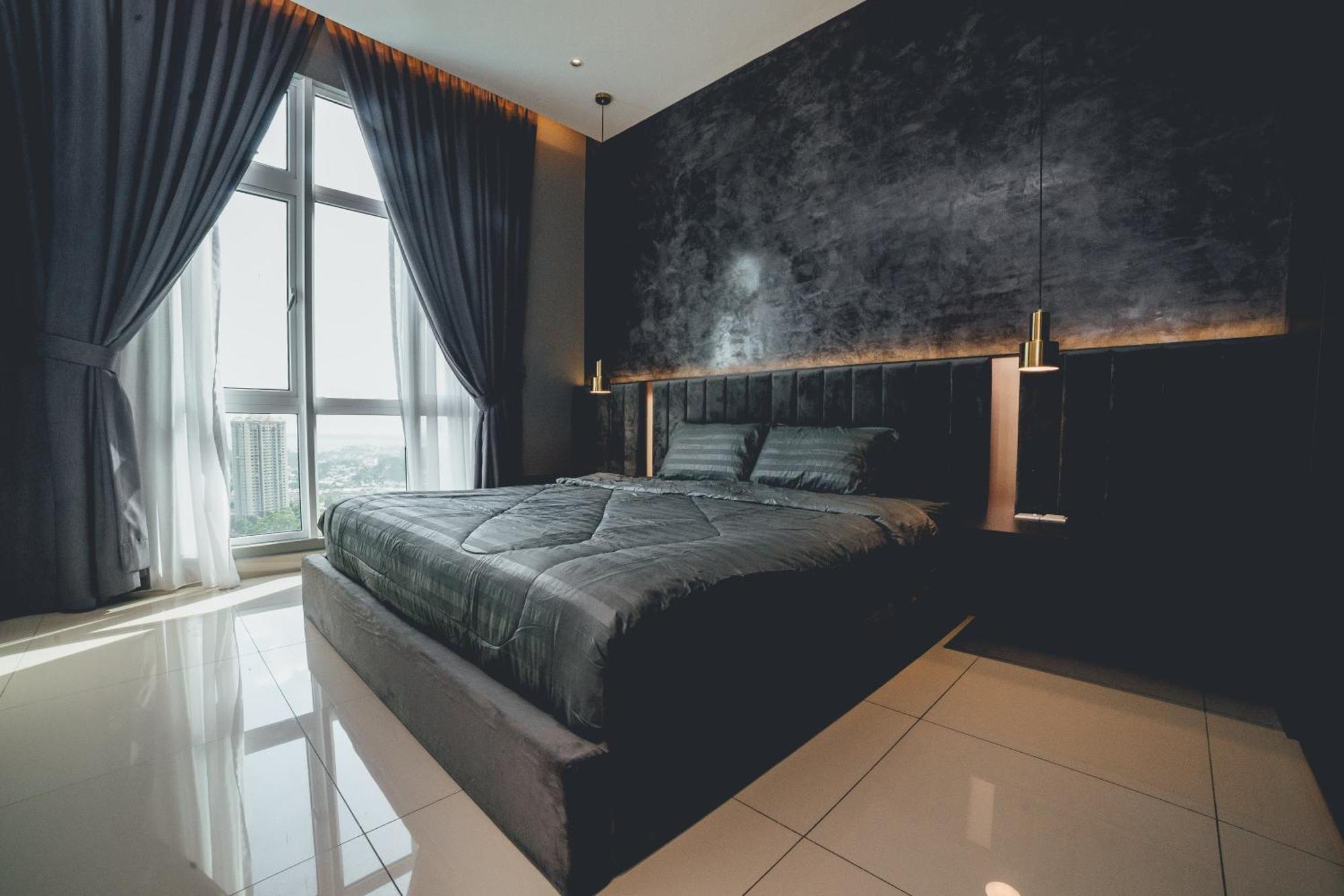 Twin Galaxy Jet Black 3br6pax Balcony Nr Ksl By Ourstay * Johor Bahru