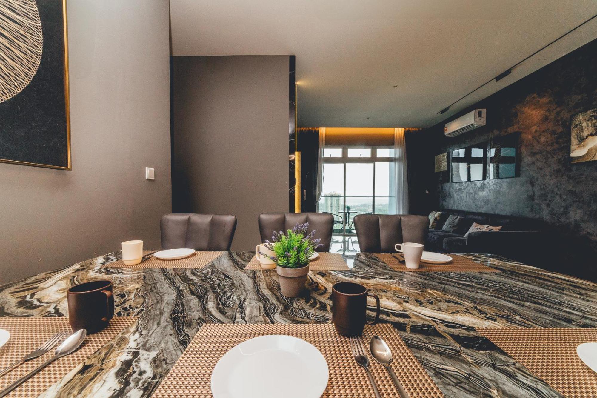 Twin Galaxy Jet Black 3br6pax Balcony Nr Ksl By Ourstay
