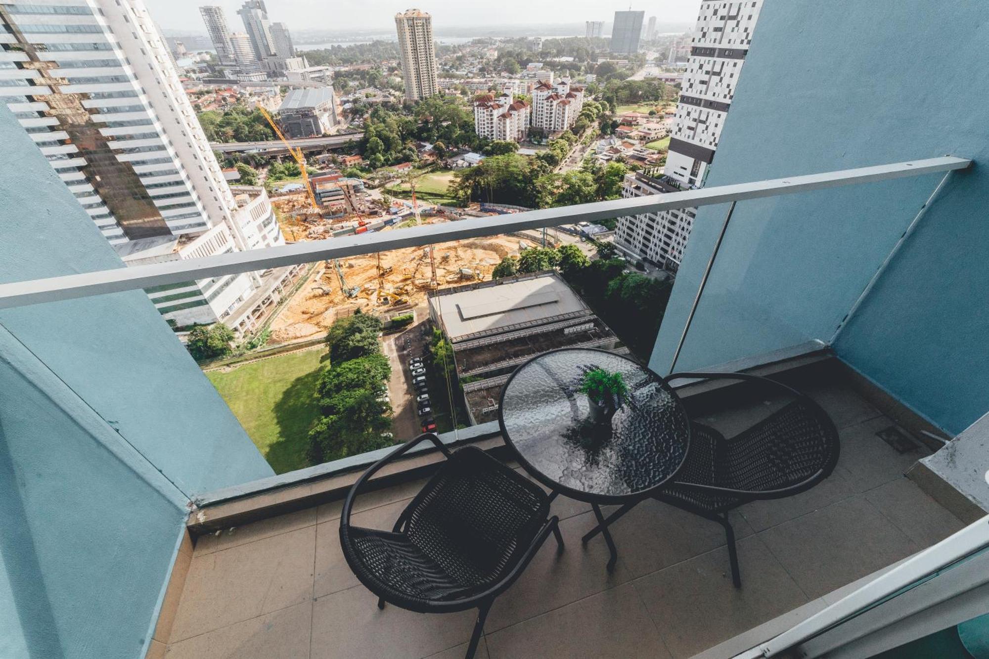 Pangsapuri Twin Galaxy Jet Black 3br6pax Balcony Nr Ksl By Ourstay Johor Bahru