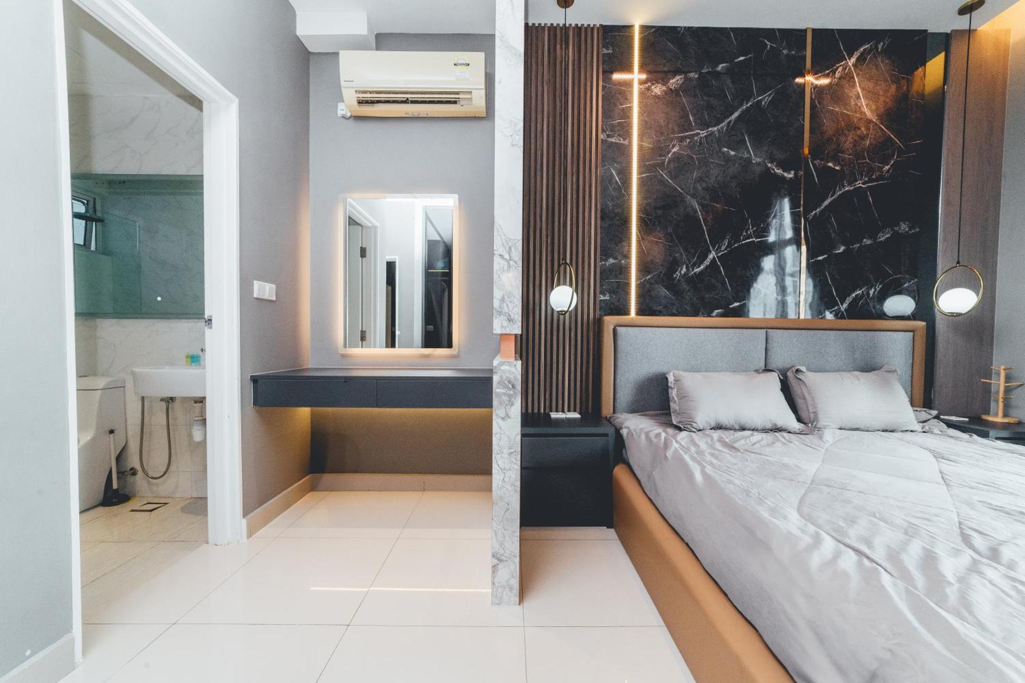 Twin Galaxy Jet Black 3br6pax Balcony Nr Ksl By Ourstay
