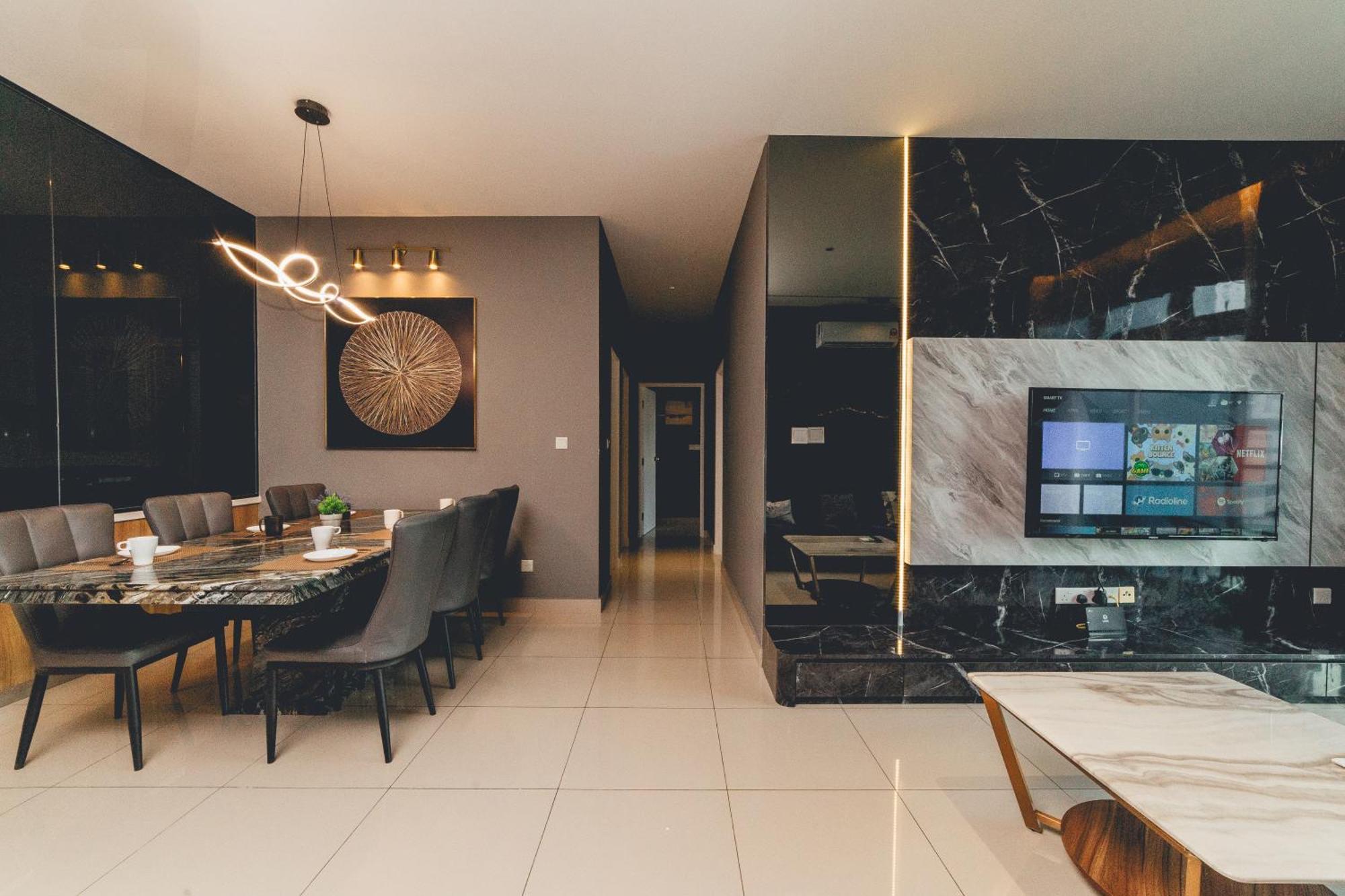 Pangsapuri Twin Galaxy Jet Black 3br6pax Balcony Nr Ksl By Ourstay *