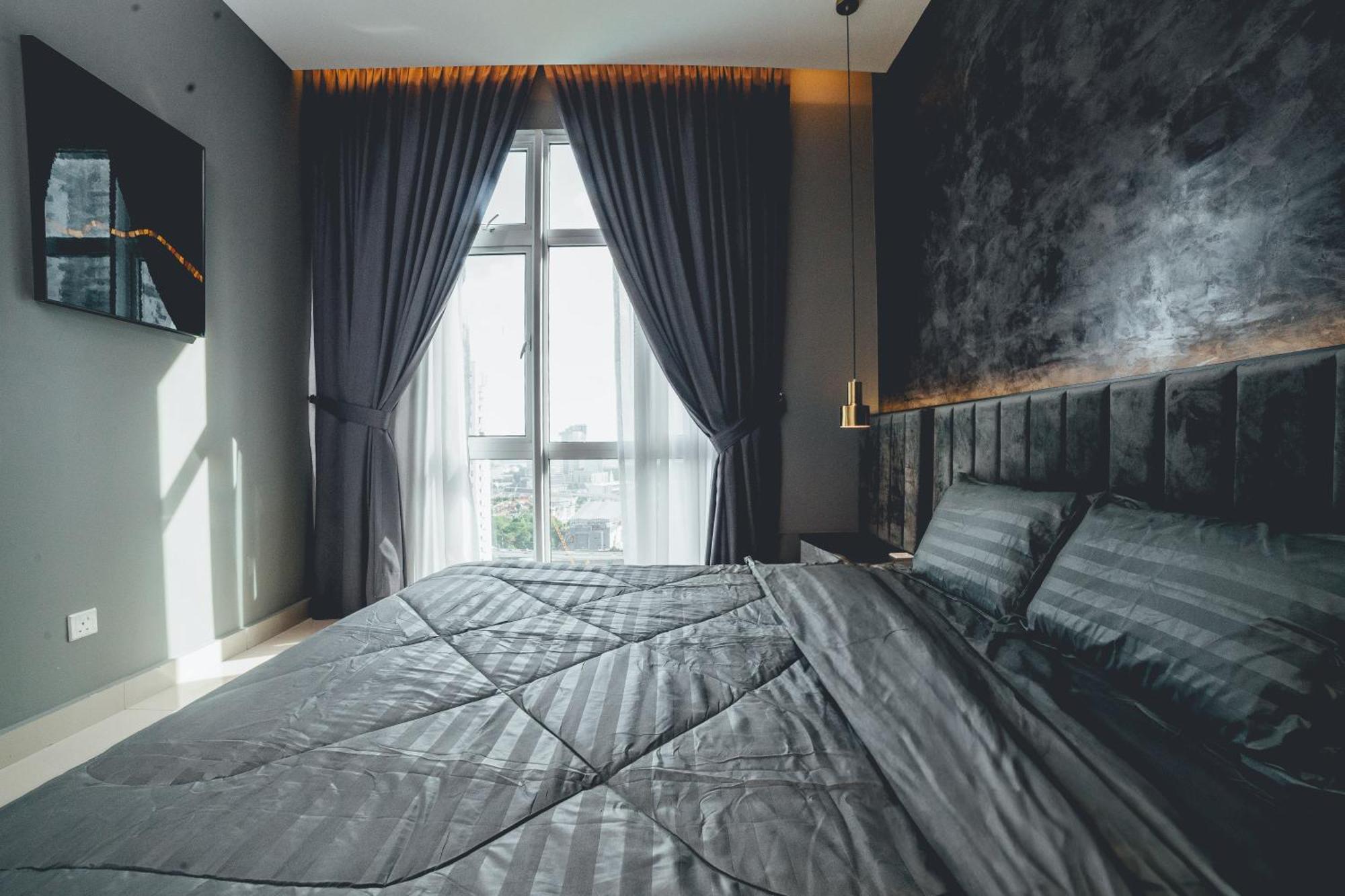 Twin Galaxy Jet Black 3br6pax Balcony Nr Ksl By Ourstay Johor Bahru
